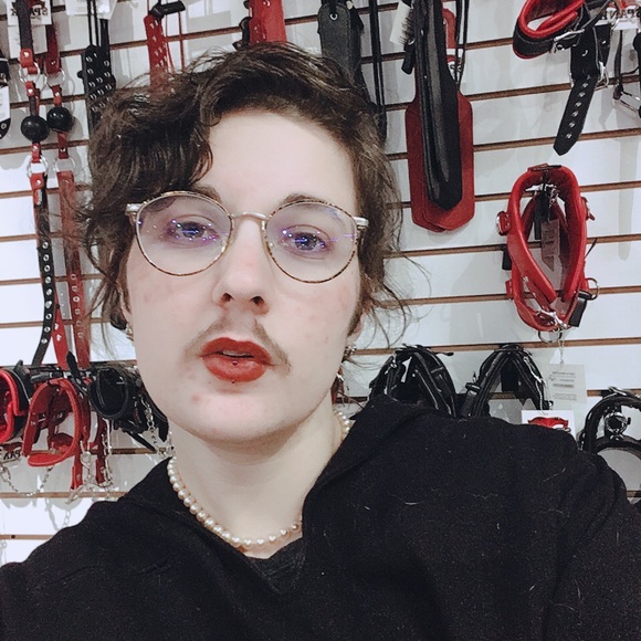 In Which a Brief Introduction is Made; - Picture 2 of 4